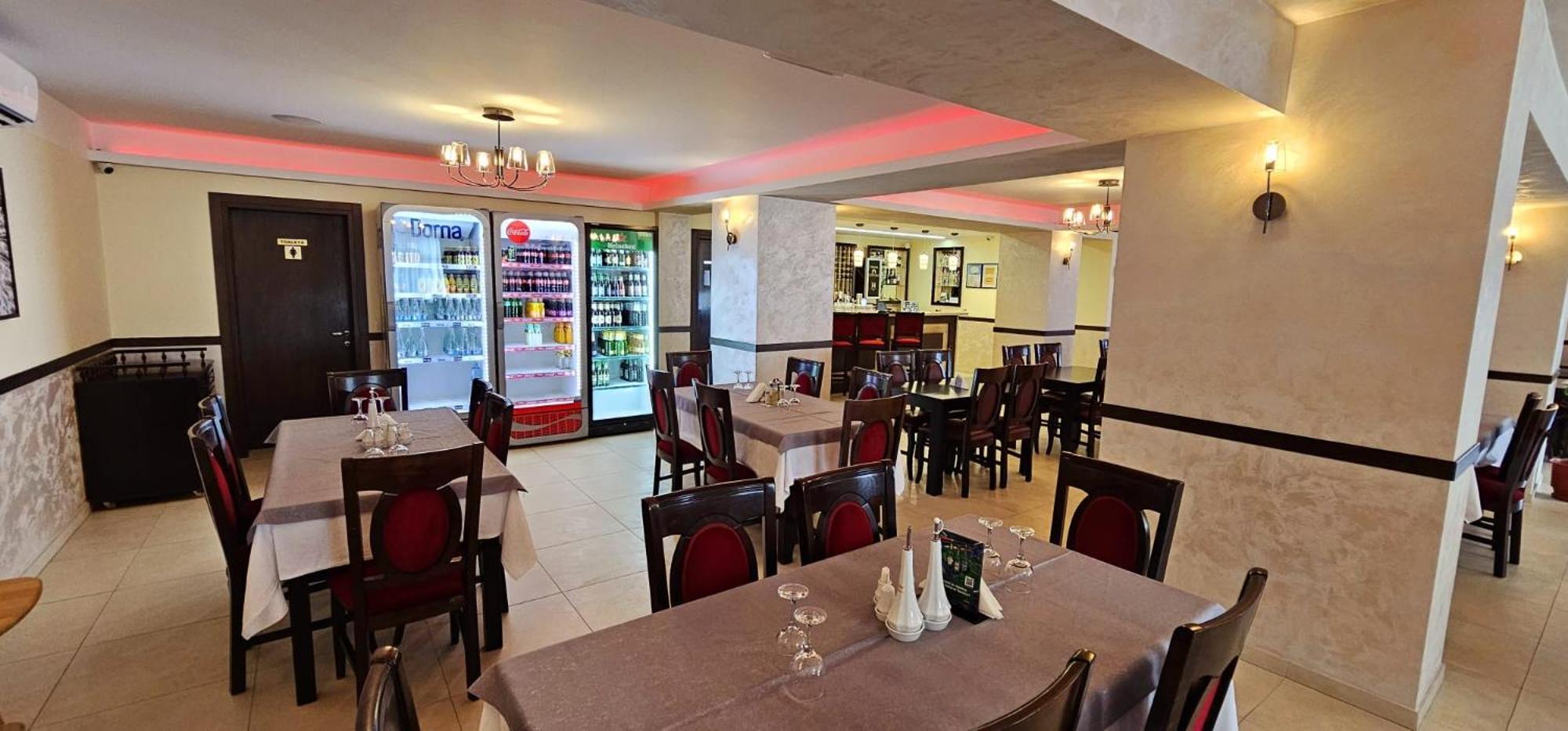 Pensiune Restaurant Pizzerie 2 Pauni Borşa Exterior foto